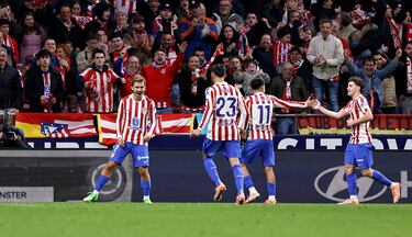Falló Julián Alvarez ante un paradón de Ryan, pero el balón quedó muerto en el área pequeña, el cual empujó el oportuno francés. Doblete entrando desde el banquillo.