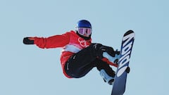 Nómada en el mundo de los sueños. Queralt Castellet lleva toda su vida recorriendo el globo terráqueo para progresar en su disciplina, el snowboard halfpipe. Sacrificio, entrega, valores y la quinta medalla para España. Su objetivo, la que tanto merecía. Paquito y Blanca Fernández Ochoa, Regino Hernández, Javier Fernández y ella, la confirmación de que el invierno cada vez es más acogedor. “Con más instalaciones, estaríamos arriba en el medallero por cómo somos”, aseguraba en su visita a AS. Queralt lo representa como nadie.  