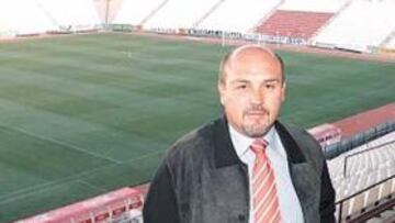 <b>AL FRENTE. </b>Ángel Contreras, con el Carlos Belmonte detrás.