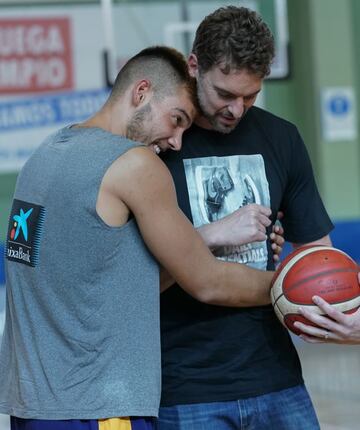 30/07/19 Pau Gasol y Willy Hernangomez en un entrenamiento de la Selección española de baloncesto.