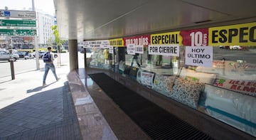 El Madrid ya ha procedido al cierre de la casi totalidad de los 46 locales de la Esquina del Bernabéu de cara a la remodelación futura del estadio.