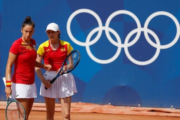 Pasito a pasito, Sara Sorribes y Cristina Bucsa se situaron a tan solo una victoria en cuartos, demostraron su solvencia derrotando a las argentinas María Lourdes Carle y Nadia Podoroska por 6-3 y 6-4 en 1h:51.