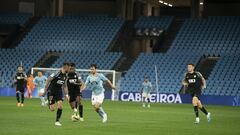 Imagen del partido entre el Celta y el Elche con la grada de Marcador Centenario de fondo.