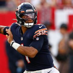 Report: Bears QB Justin Fields cracked his ribs on Sunday