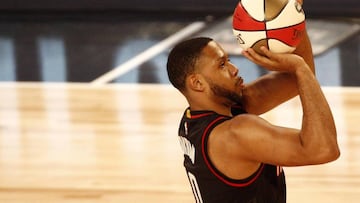 Feb 18, 2017; New Orleans, LA, USA; Houston Rockets guard Eric Gordon (10) competes in the three-point contest during NBA All-Star Saturday Night at Smoothie King Center. Mandatory Credit: Derick E. Hingle-USA TODAY Sports