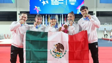 Alexa Moreno y el resto del equipo mexicano de gimnasia artística