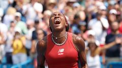 Coco Gauff celebra su victoria contra Iga Swiatek en Cincinnati.