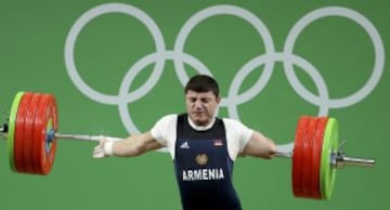 El armenio Andranik Karapetyan sufrió una lesión en el codo en su intento por levantar no pudo superar los 195 kilos durante la competición de halterofilia.