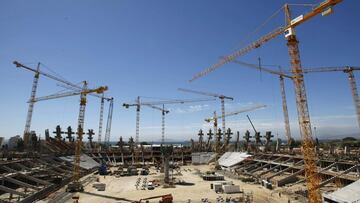 El Gobierno sudafricano invirtió cerca de 1.300 millones de euros en construir cinco nuevos estadios y remodelar otros cinco, además de mejorar las infraestructuras de comunicación, transportes y telecomunicaciones...