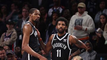 Kyrie Irving y Kevin Durant en los playoffs de la NBA 201-22.