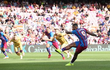 ¡¡MARCA MEMPHIS!! ¡Engañó a Aitor Fernández en su lanzamiendo desde los once metros para abrir el marcador! ¡Disparó con potencia ajustando el balón al palo!