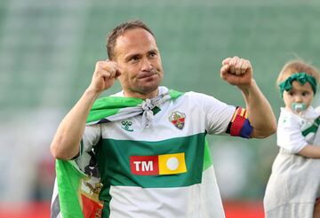 Ha anunciado su retirada.