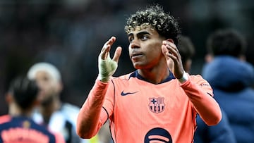 Barcelona's Spanish forward #10 Lamine Yamal applauds the fans following the UEFA Champion's League, round of 16 football match between Newcastle United and FC Barcelona at St James' Park in Newcastle-upon-Tyne, north east England on March 10, 2026. (Photo by Paul ELLIS / AFP)