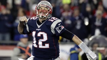 New England Patriots quarterback Tom Brady reacts after throwing a touchdown pass to Julian Edelman during the second half of the AFC championship NFL football game against the Pittsburgh Steelers, Sunday, Jan. 22, 2017, in Foxborough, Mass. (AP Photo/Matt Slocum)