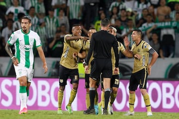 Gran partido en el Atanasio Girardot entre Atlético Nacional y Águilas Doradas. Dorlan Pabón abrió el marcador.