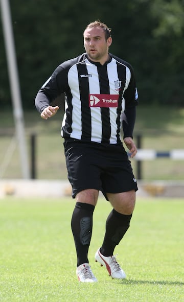 Liam Dolman durante su etapa defendienco la camiseta del Corby Town.