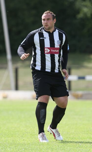 Liam Dolman durante su etapa defendienco la camiseta del Corby Town.