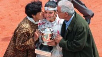 Arantxa, junto a sus padres tras ganar Roland Garros en 1994