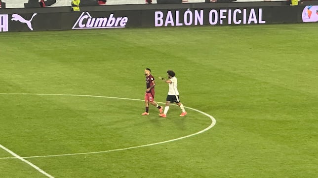 Así fue la pelea entre Falcón y Paulo Díaz: ¡codazo incluido y doble expulsión!