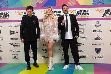 Dani Moreno, Cristina Bosca y Toni Aguilar a su llegada a  LOS40 Music Awards.
 