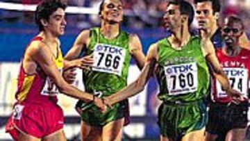 El Guerruj y Redolat se saludan al final de la carrera. (AP)