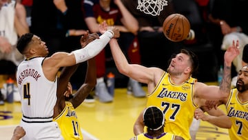 Russell Westbrook, durante un partido de la pasada temporada, con los Nuggets y contra los Lakers