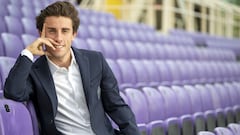 &Aacute;lvaro Odriozola, posando en las gradas del estadio Artemio Franchi de Florencia.