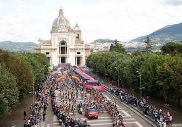 Exhibición de Yates en Osimo para afianzar la maglia rosa