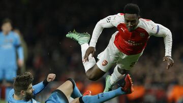 Danny Welbeck, is sent flying by Barcelona&#039;s Gerard Piqu&eacute;. 