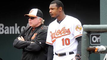 BALTIMORE, MD - MAY 15: Manager Buck Showalter #26 and Adam Jones #10 of the Baltimore Orioles talk during the second inning of the game against the Detroit Tigers at Oriole Park at Camden Yards on May 15, 2016 in Baltimore, Maryland.   Greg Fiume/Getty Images/AFP
 == FOR NEWSPAPERS, INTERNET, TELCOS &amp; TELEVISION USE ONLY ==