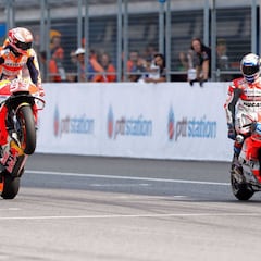 Márquez vuelve a batir a Dovi en otro final apoteósico