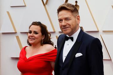 Kenneth Branagh, director de la película Belfast y Lindsay Brunnock.