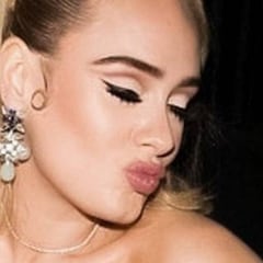 Se filtran fotografías de Adele presumiendo su físico en la playa