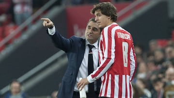 Valverde con Iturraspe durante el partido contra el Racing.