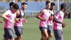 Muñiz, con Rober Pier y Samu García en el Bernabéu