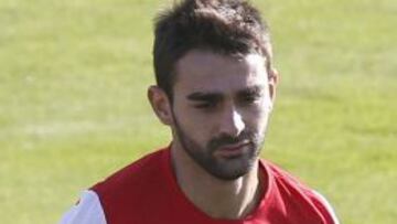 Adrián recibe el alta médica y se entrena con normalidad