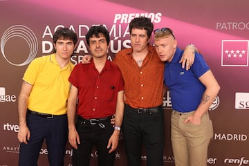 Los componentes del grupo Biznaga en la alfombra roja de los Premios de la Academia de la M¨²sica de Espa?a.