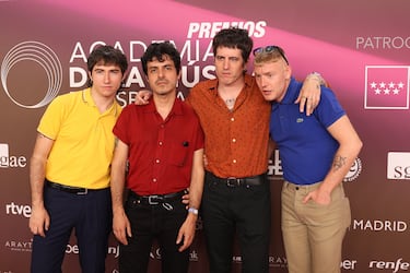 Los componentes del grupo Biznaga en la alfombra roja de los Premios de la Academia de la Música de España.