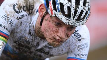 Van der Poel no para y le falta una para las 100 victorias