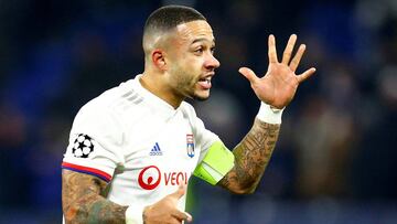 Depay, en un partido con el Lyon.