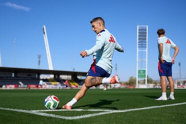 Grimaldo cierra la puerta del lateral