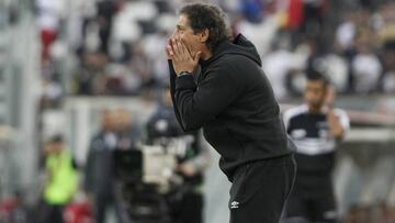 Futbol, Colo Colo vs Curico Unido.  Segunda fecha, segunda vuelta Campeonato 2019.  El entrenador de Colo Colo Mario Salas es fotografiado durante el partido de primera division realizado en el estadio Monumental de Santiago, Chile.  04/08/2019  Dragomir Yankovic/Photosport   Football, Colo Colo vs Curico Unido.  Second date, second round Championship 2019  Colo Colo's manager Mario Salas is pictured during the first division football match held at the Monumental stadium in Santiago, Chile.  04/08/2019  Dragomir Yankovic/Photosport