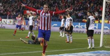 1-0. Godin celebra el primer tanto.