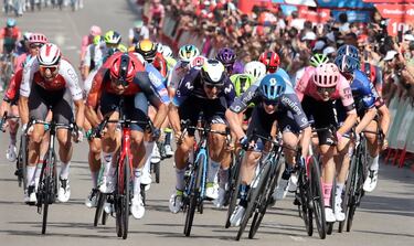 Alberto Dainese se adjudicó al esprint la 19ª etapa de la Vuelta a España.