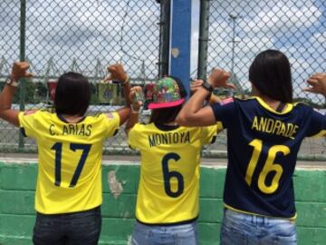 Las jugadoras de la Selección Femenina están en Barranquilla alentando a la Tricolor