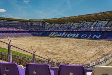 Valladolid's new pitch disintegrates during Barcelona match