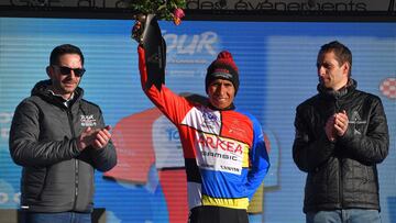Nairo Quintana posa con el jersey de líder del Tour de la Provence 2020 tras imponerse en el Chalet Reynard, a las faldas del Mont Ventoux.