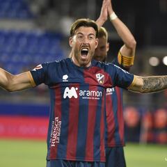 Sergi Enrich le da la victoria al Huesca en el último suspiro