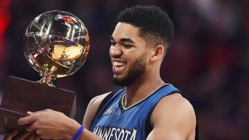 Karl-Anthony Towns, con el premio del más habilidoso en el All Star.