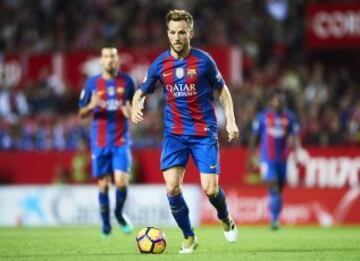 30 jugadores que vistieron la camiseta de Barcelona y Sevilla